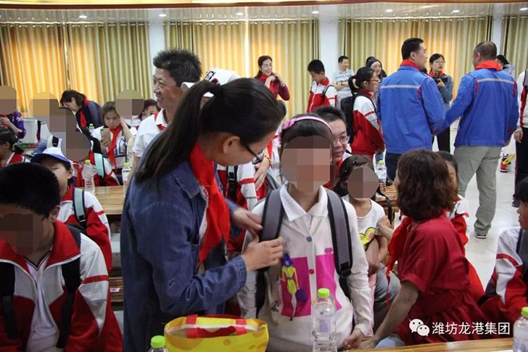 愛心成就夢想 助學(xué)點(diǎn)燃希望—龍港集團(tuán)愛心助學(xué)公益活動
