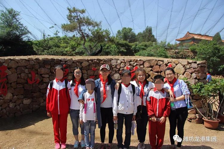 愛心成就夢想 助學(xué)點(diǎn)燃希望—龍港集團(tuán)愛心助學(xué)公益活動