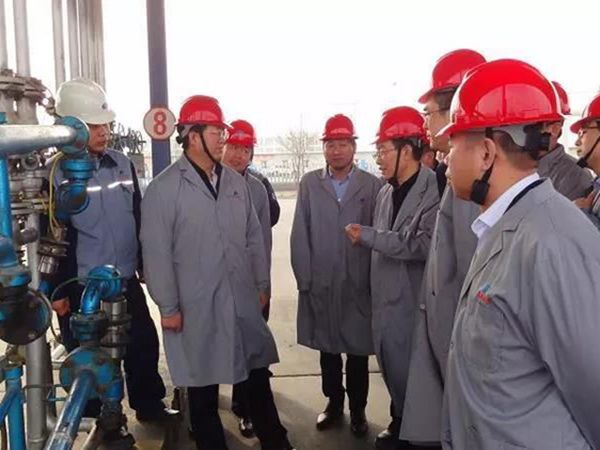 【頭條】17個(gè)檢查組查出99個(gè)重大安全隱患，山東17家企業(yè)停產(chǎn)，229家被處罰。