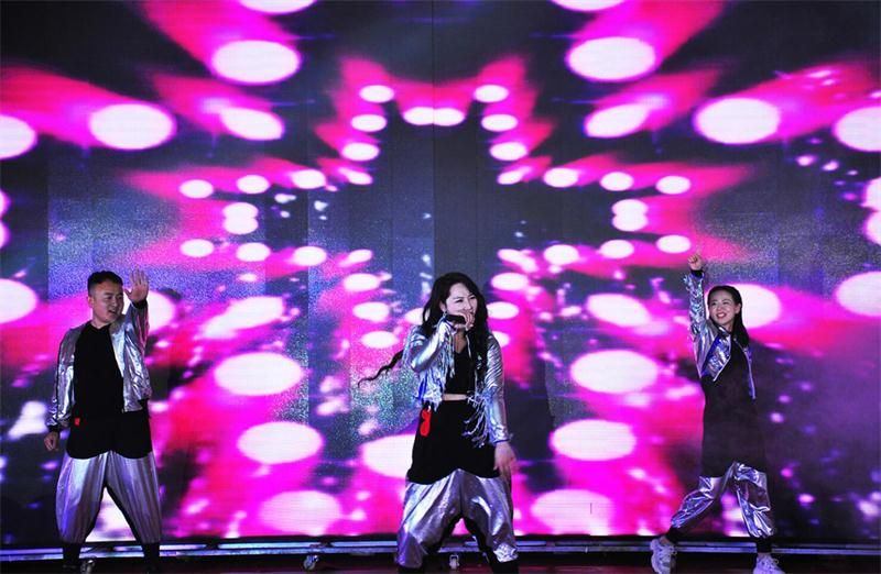 “感恩相伴?筑夢(mèng)同行”——龍港集團(tuán)2019新春年會(huì)盛大舉行！