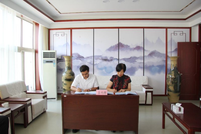 校企聯(lián)袂，共筑教育——“龍港·育秀園”又一教育教學(xué)獎勵基金簽約儀式圓滿完成！