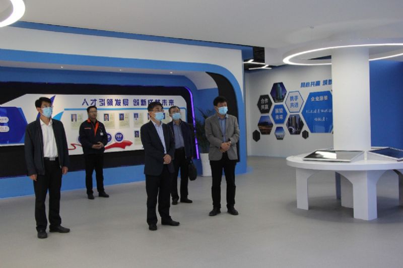 濰坊市財政局黨組書記、局長王金祥一行到龍港硅業(yè)公司調研