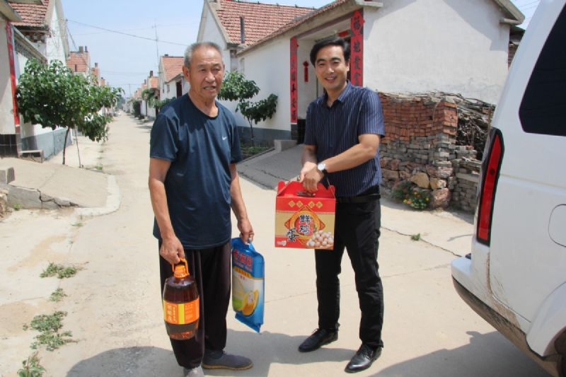 情系老黨員，慰問(wèn)暖人心——新生代企業(yè)家代表、龍港集團(tuán)常務(wù)副總經(jīng)理王敬武走訪慰問(wèn)老黨員